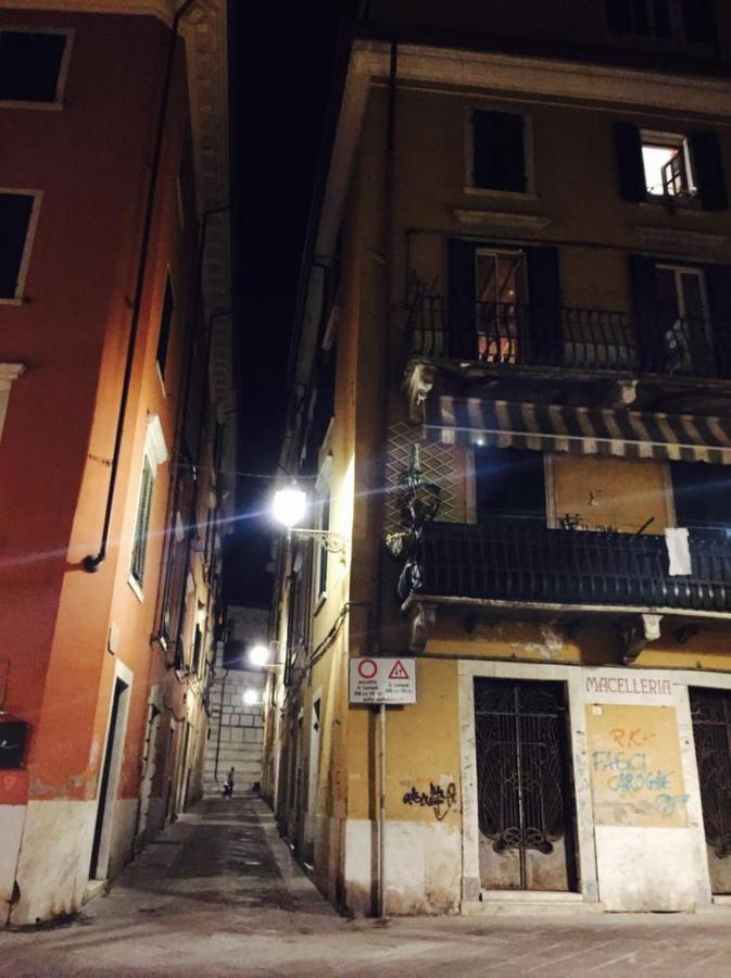 Stupenda Mansarda Centralissima, Finiture Di Lusso 卡拉拉 外观 照片